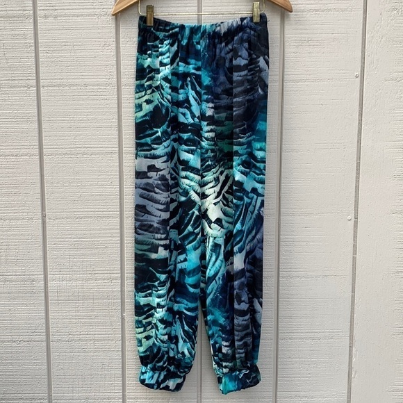 june & hudson Lightweight Sheer Joggers - Picture 2 of 15